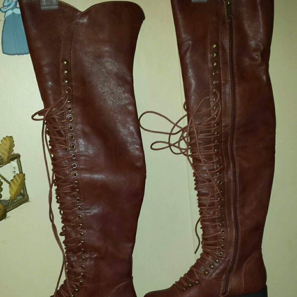 Boots - Picture 2 of 7